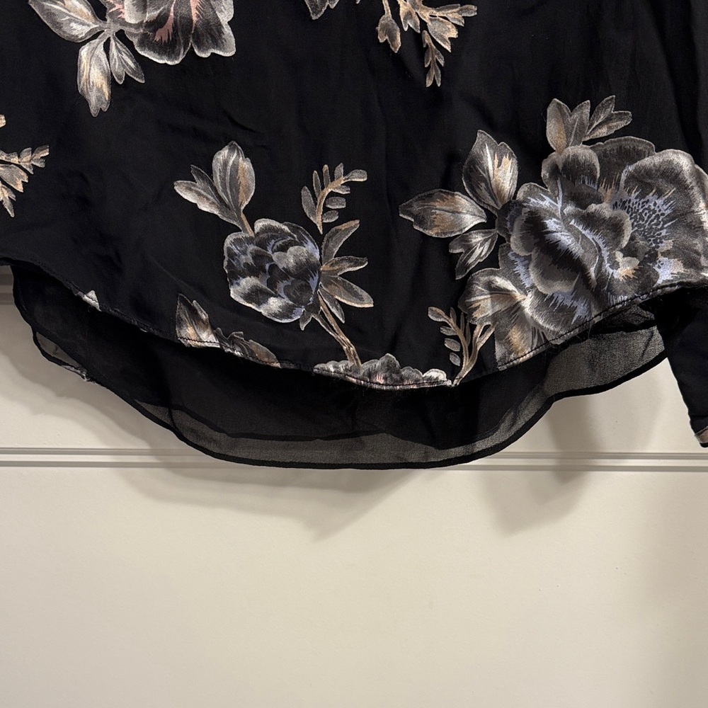 Black Floral Blouse By WHBM *EUC* - Picture 6 of 7